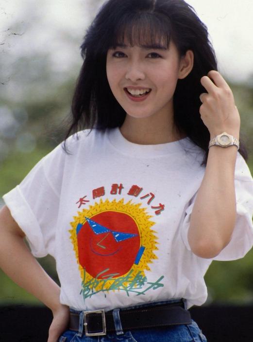 刘嘉玲曝十八岁照片青涩却不惊艳，其实她在港台女星中颜值垫底(5)