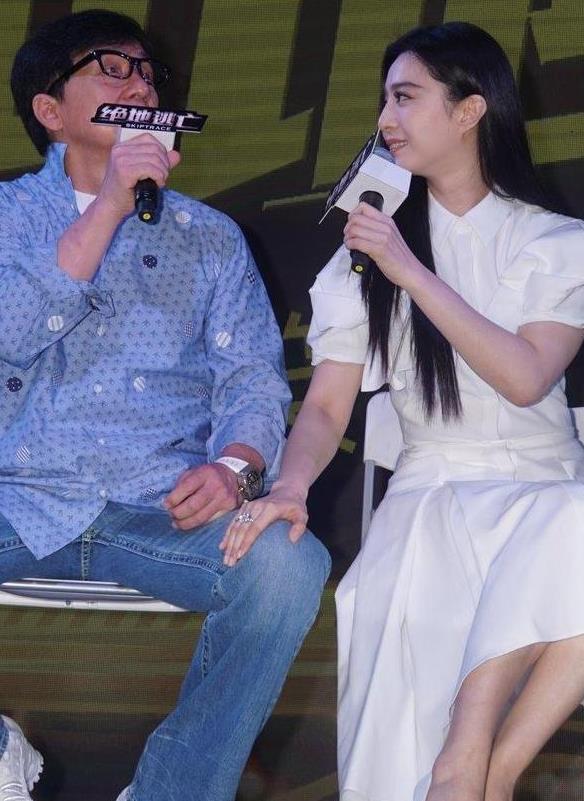 范冰冰为什么心甘情愿被成龙大哥揩油？(5)