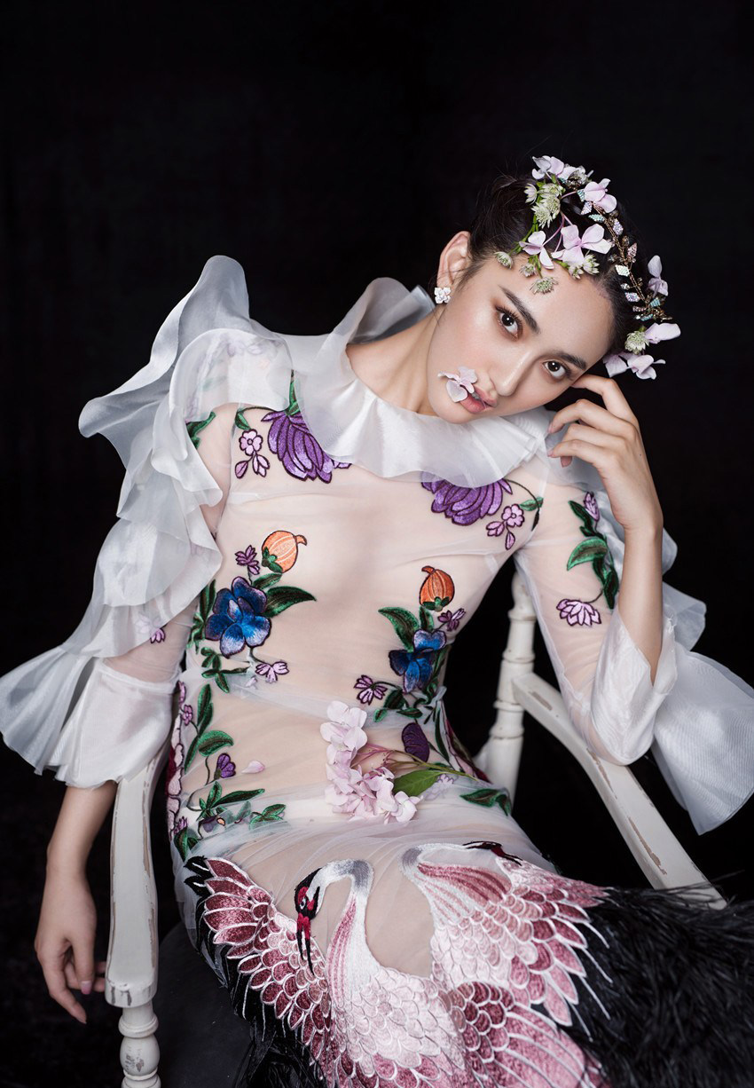 艾晓琪薄纱裹身演绎性感花仙子(2)