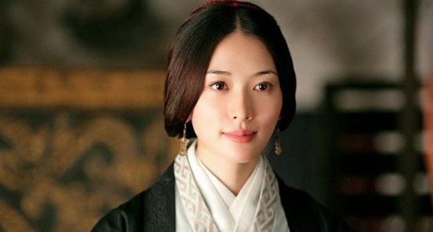 台湾两任第一美女之争:前辈萧蔷为何被林志玲甩了几条街?(9)