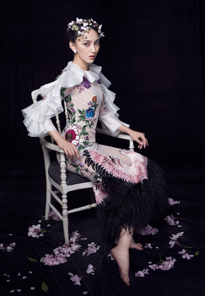 艾晓琪薄纱裹身演绎性感花仙子(5)