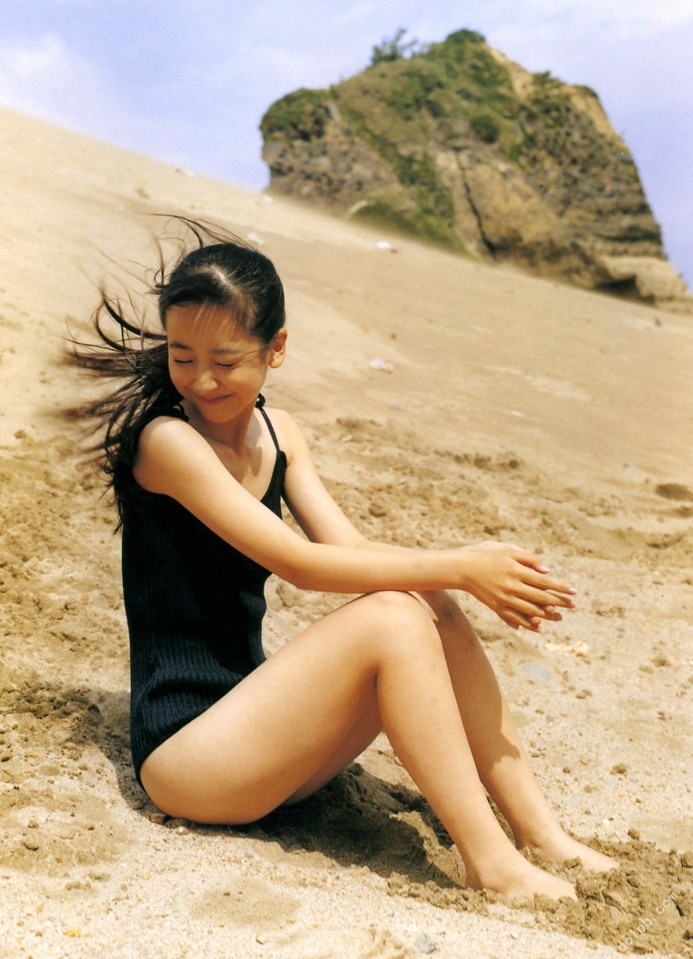 黒川智花写真集15岁的稚嫩模样(6)