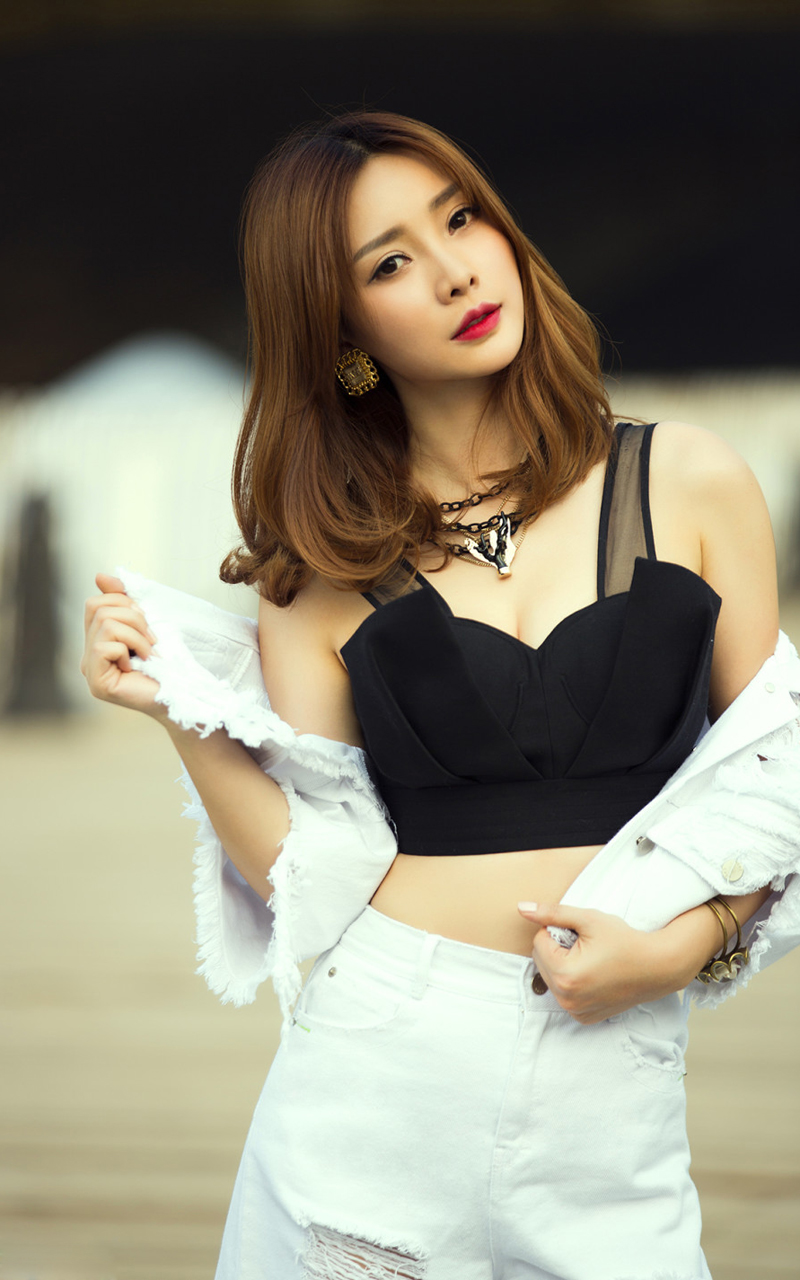 柳岩夏日气质女人写真曝光(2)