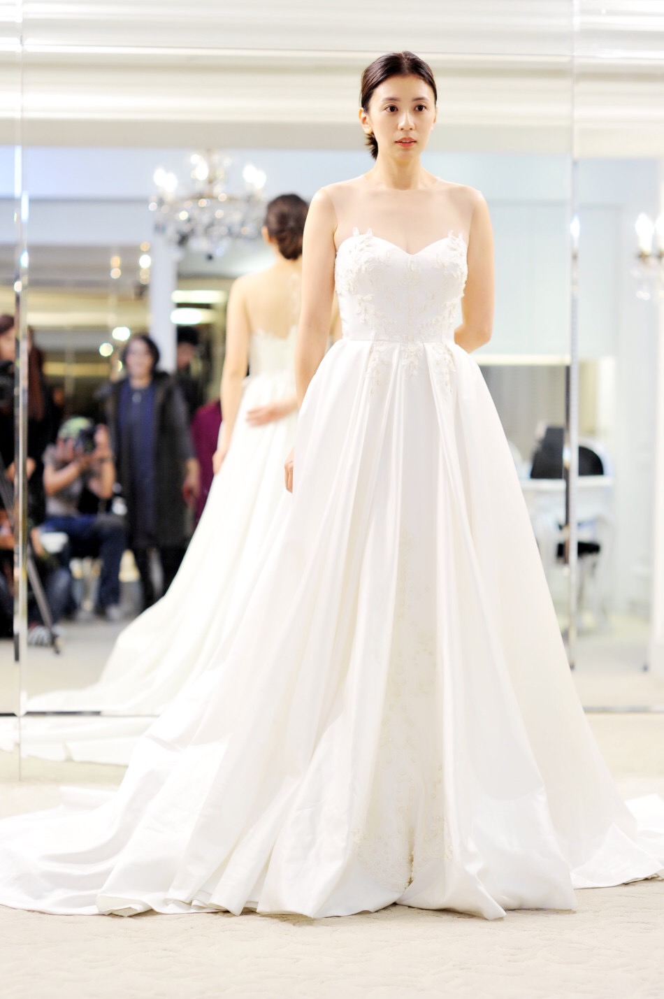 时尚辣妈贾静雯纯白优雅婚纱照(6)