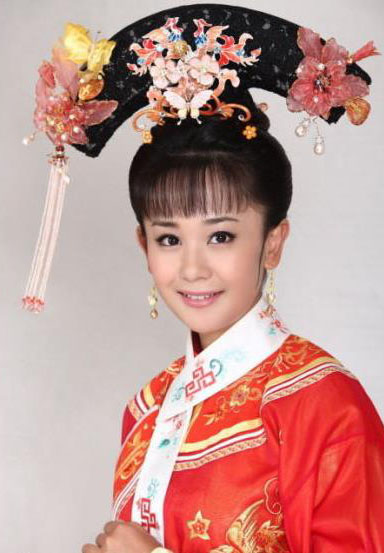 赵薇被喷成了筛子！扒扒三版《还珠格格》紫薇小燕子金琐之生存现状(9)