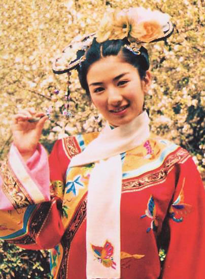 赵薇被喷成了筛子！扒扒三版《还珠格格》紫薇小燕子金琐之生存现状(8)