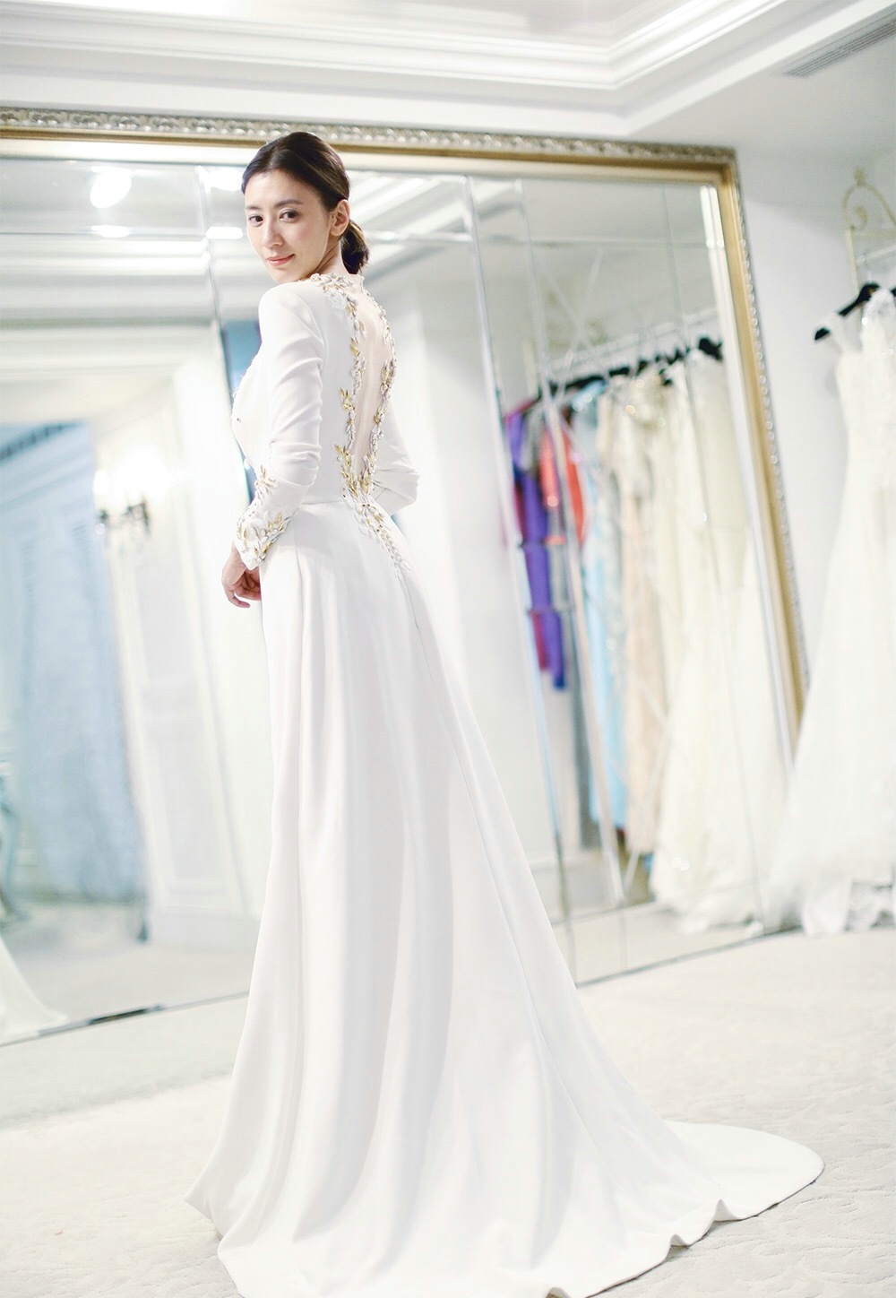 时尚辣妈贾静雯纯白优雅婚纱照(2)