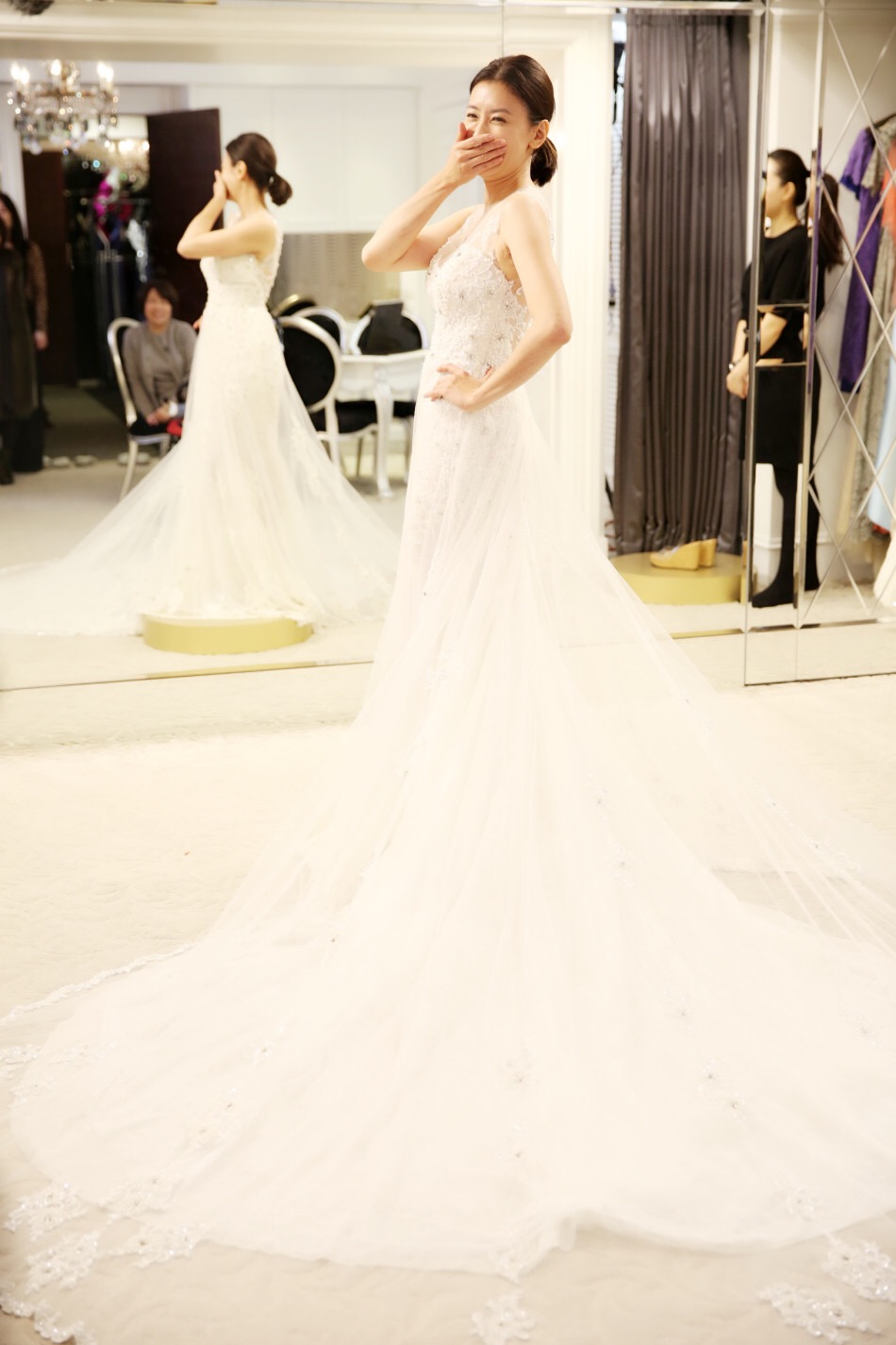 时尚辣妈贾静雯纯白优雅婚纱照(7)