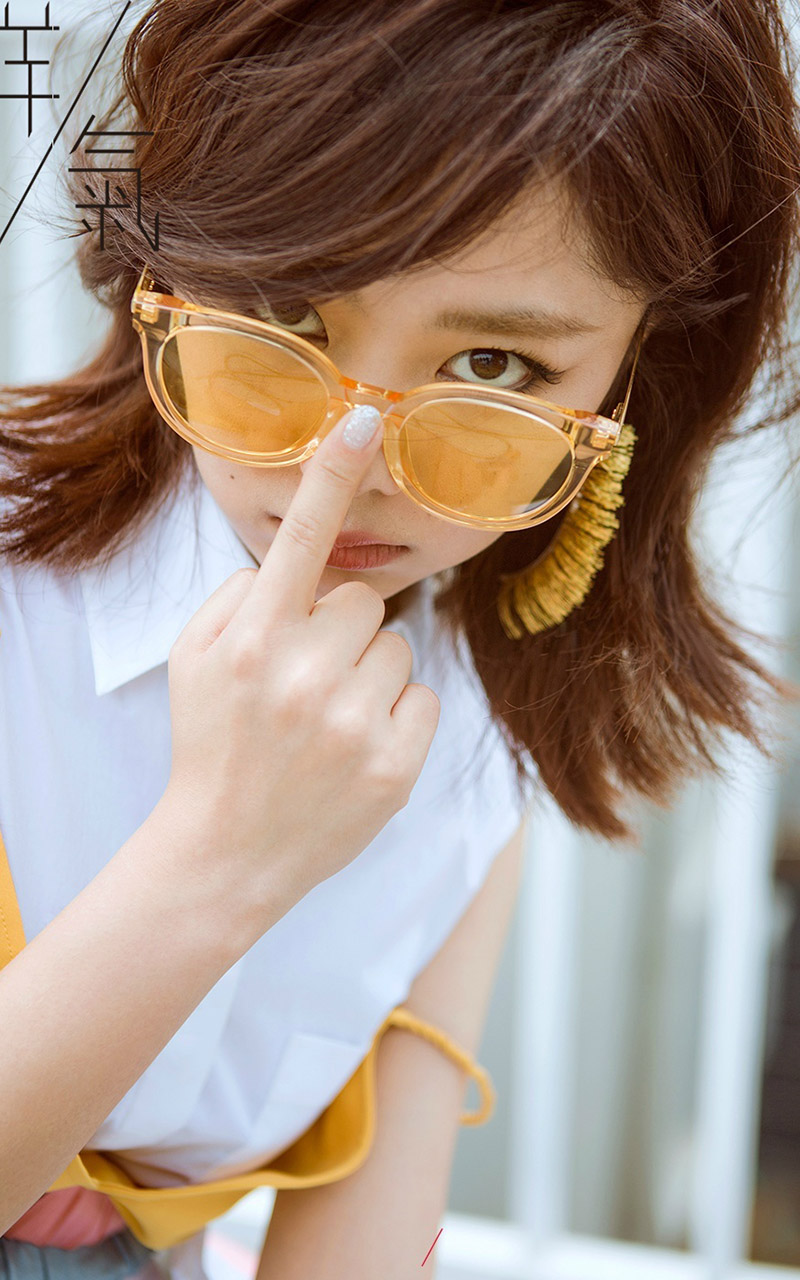 时尚小女人谭松韵复古造型写真