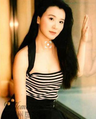 台湾两任第一美女之争:前辈萧蔷为何被林志玲甩了几条街?