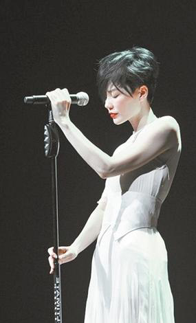 王菲美丽基因失传，两女儿都像前夫