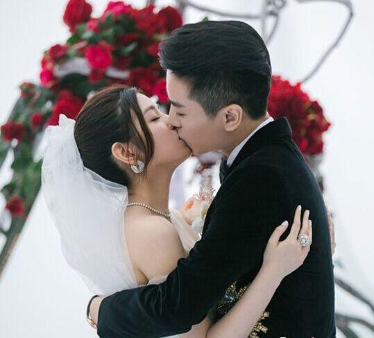 一言不合就接吻，陈晓陈妍希两场婚礼就是一部吻戏表演连续剧！(4)
