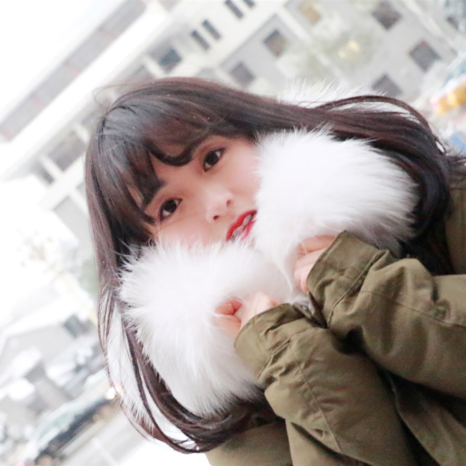 清纯美女明星余心恬雪地唯美图片(4)