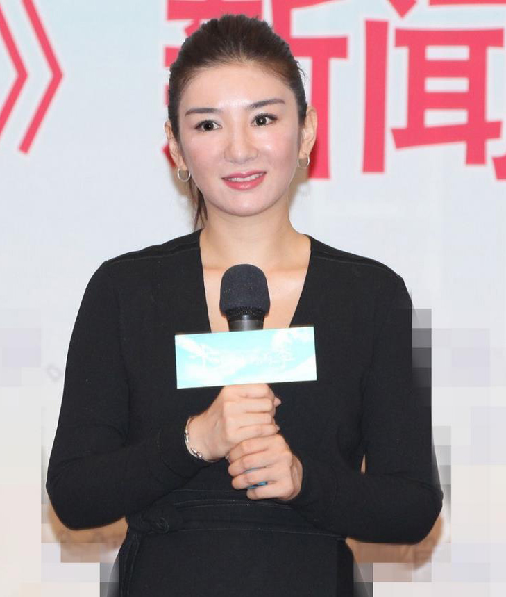 整容后遗症？黄奕近照脸部浮肿笑容僵硬惨不忍睹