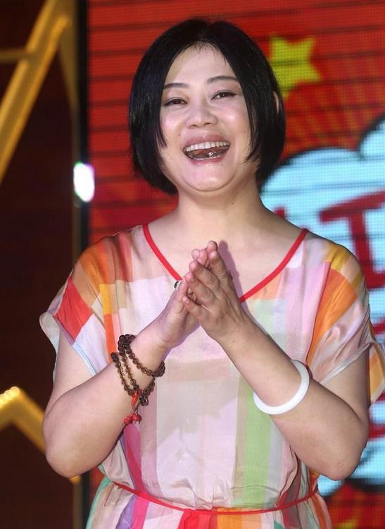 她们知名又貌美如花却爱上了诈骗犯