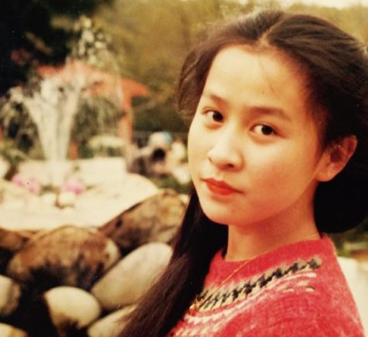刘嘉玲曝十八岁照片青涩却不惊艳，其实她在港台女星中颜值垫底