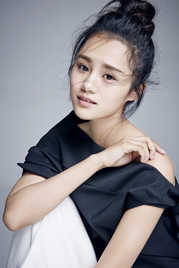 安悦溪黑白搭配露香肩小秀性感最新写真(3)