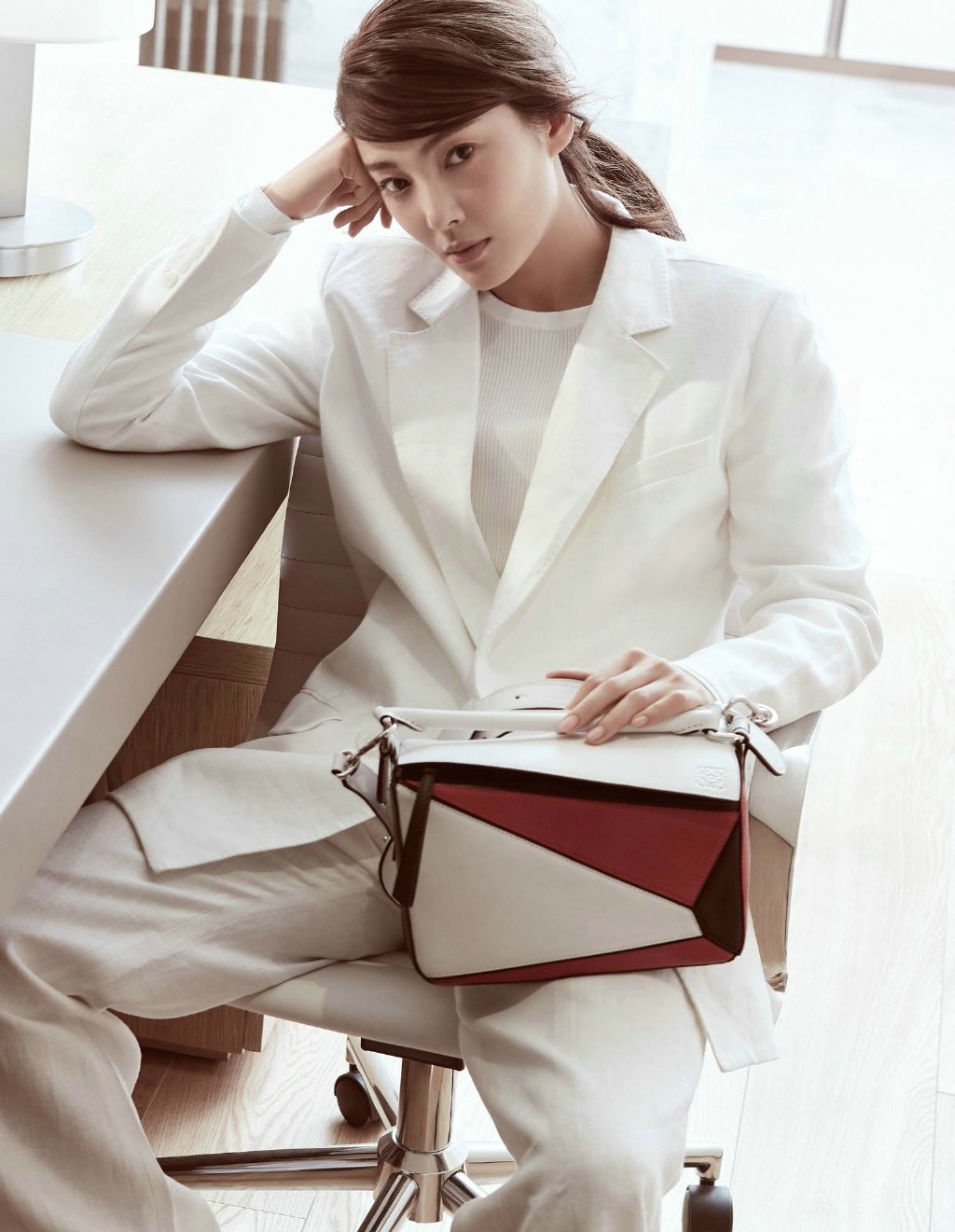 张雨绮登上Vogue特刊封面气质知性(4)