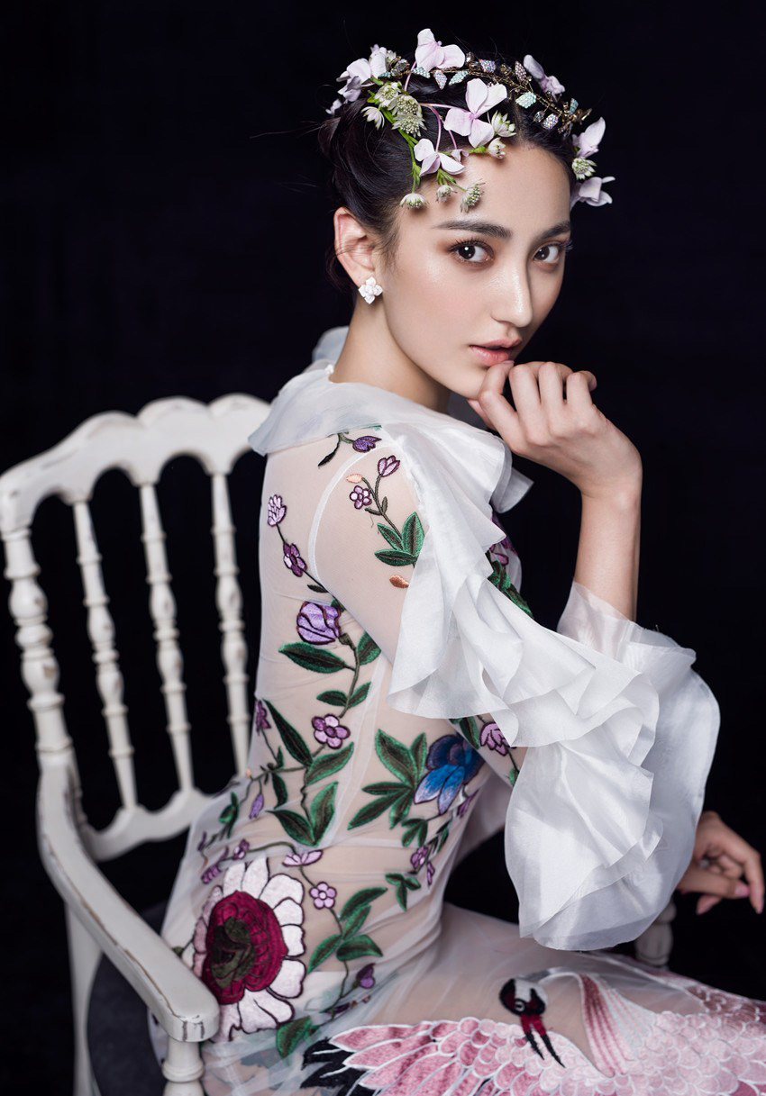 艾晓琪薄纱裹身演绎性感花仙子(6)