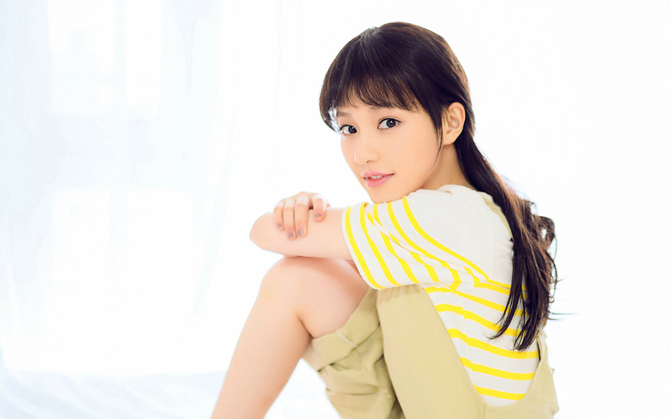 清纯女星王鹤润与可爱小狗狗清新写真(2)