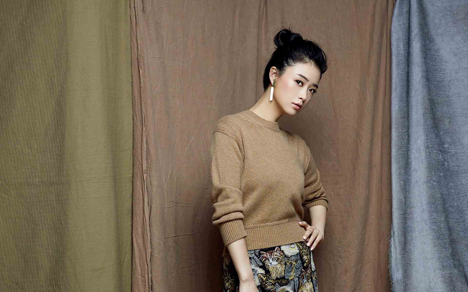 蒋欣简约又洒脱时尚杂志写真(3)
