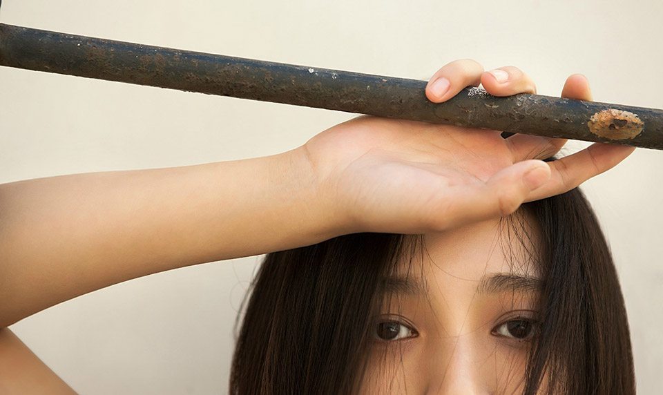 秦语短发清雅女人魅力动人写真(7)