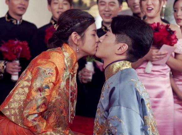 一言不合就接吻，陈晓陈妍希两场婚礼就是一部吻戏表演连续剧！(3)