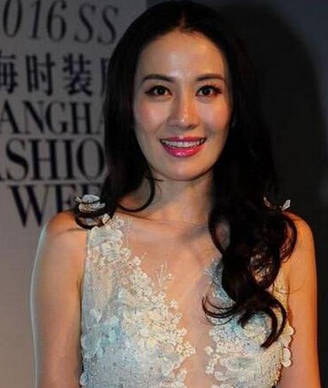 扒扒为了蹭头条不计择手段的10大明星(10)