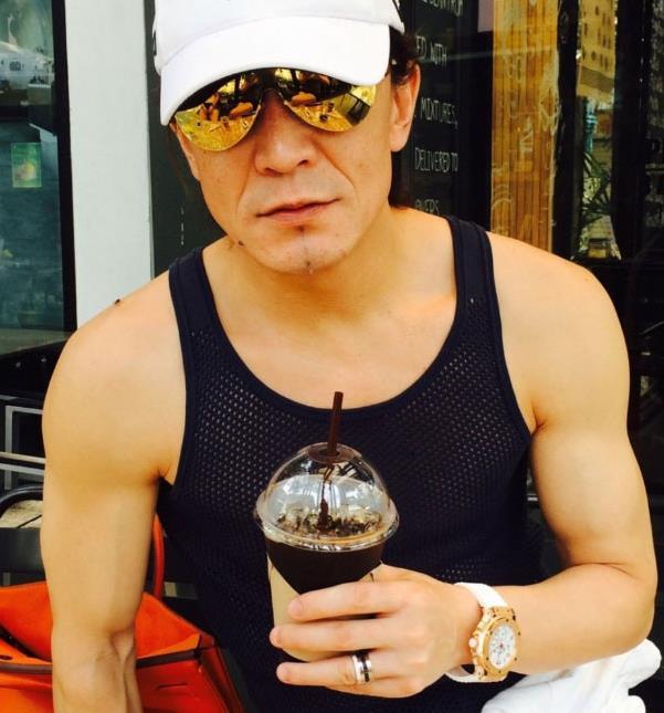 李咏八块腹肌算啥，他们俩才是身材秒杀小鲜肉的老炮(3)