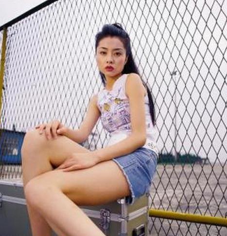 20大女星土得掉渣的影楼画风照曝光(12)