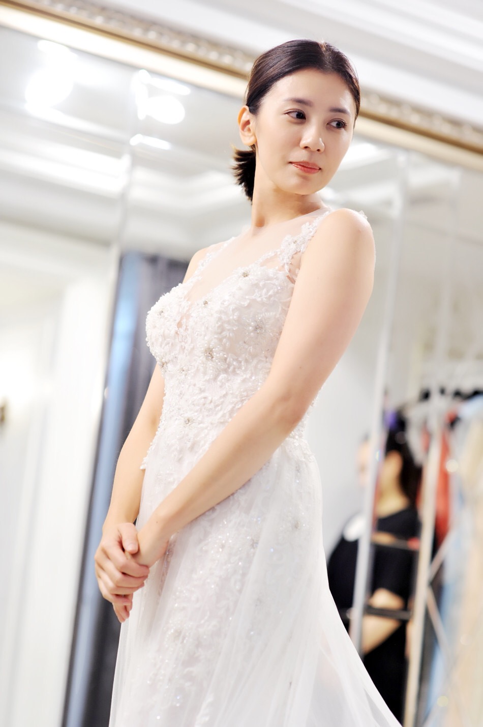 时尚辣妈贾静雯纯白优雅婚纱照(5)