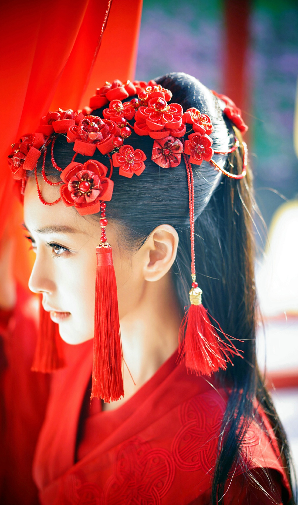 Angelababy身着红嫁衣娇俏可人(4)