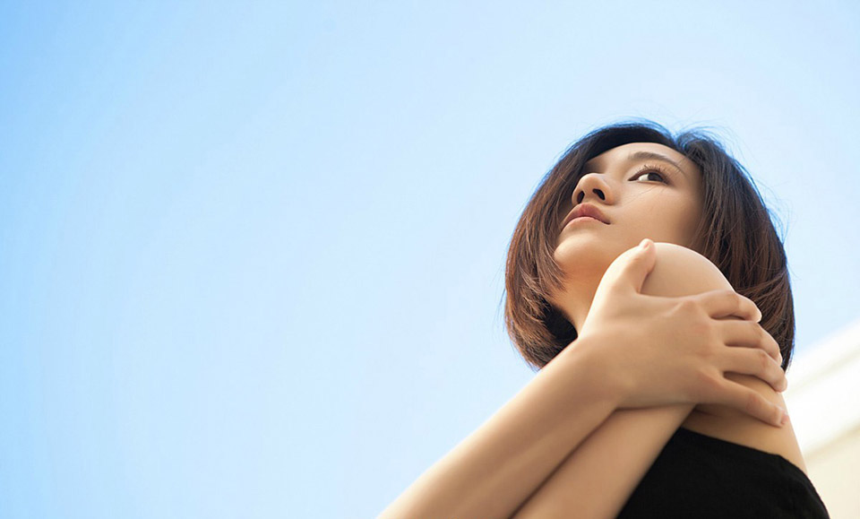 秦语短发清雅女人魅力动人写真(5)