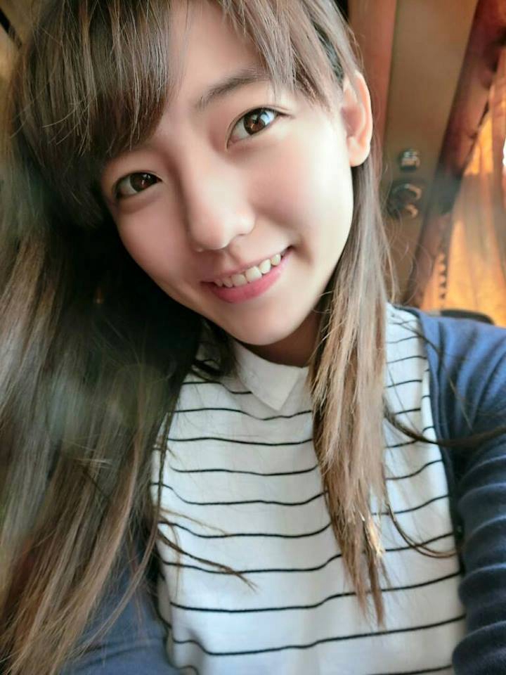 郑茜珊户外时尚清雅风格写真