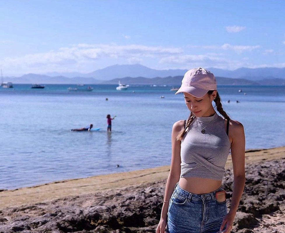 乐宜甜美沙滩夏日性感迷人
