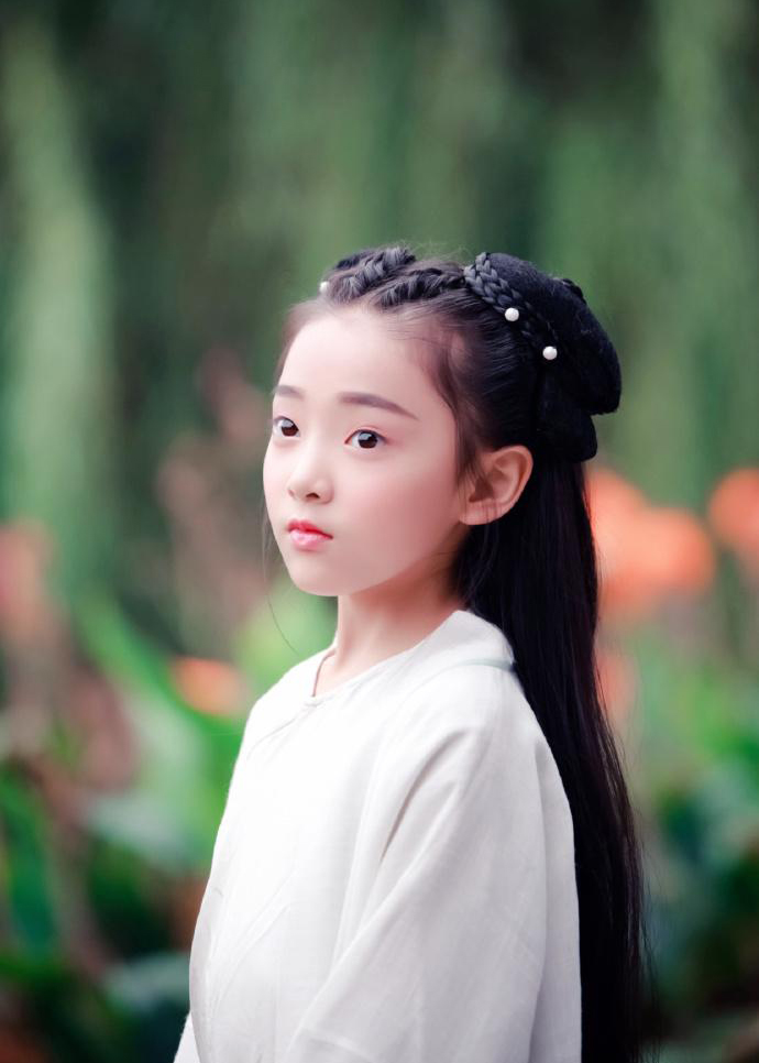 小白娘子陶奕希清纯素雅可人晒汉服写真(3)