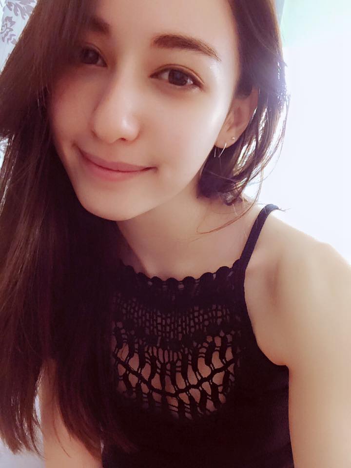谢若梅精美妆容气质佳人迷人自拍