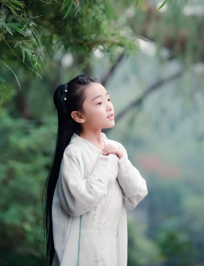 小白娘子陶奕希清纯素雅可人晒汉服写真(2)