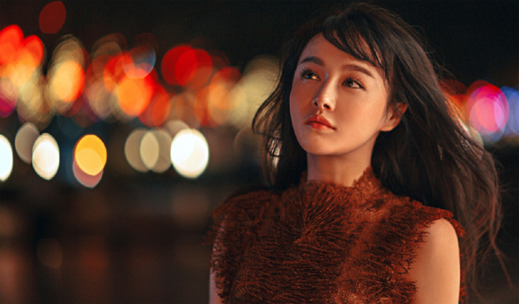 邹市明妻子冉莹颖晒上围丰满美腿笔直街拍照(5)