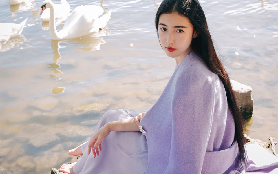 复古女神张辛苑伏尔塔瓦河畔写真