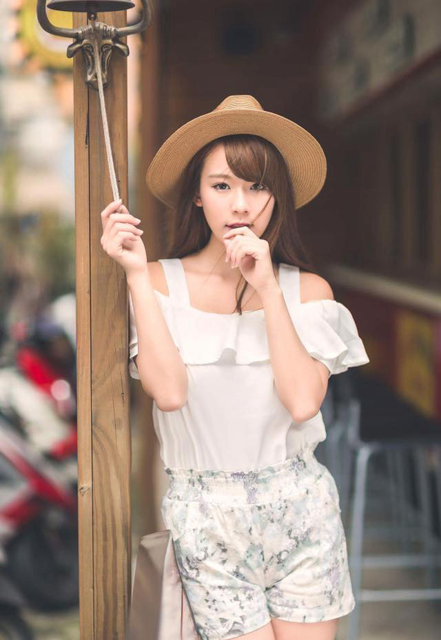 林莎清新性感娇媚气质撩人写真