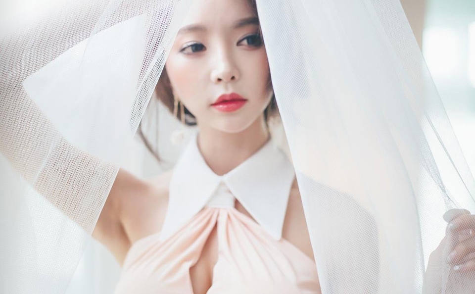 朴秀然曼妙身材韩流时尚写真(8)