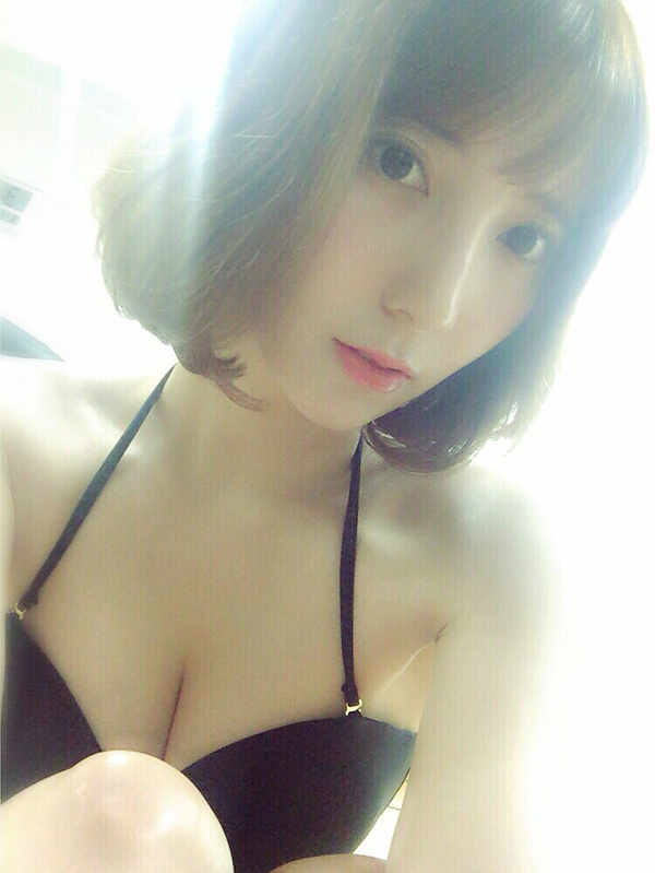 堀见月短发美人迷人生活照(2)