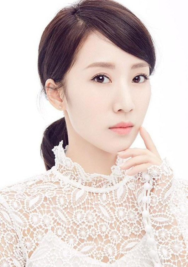 李念蕾丝演绎极致黑白写真曝光