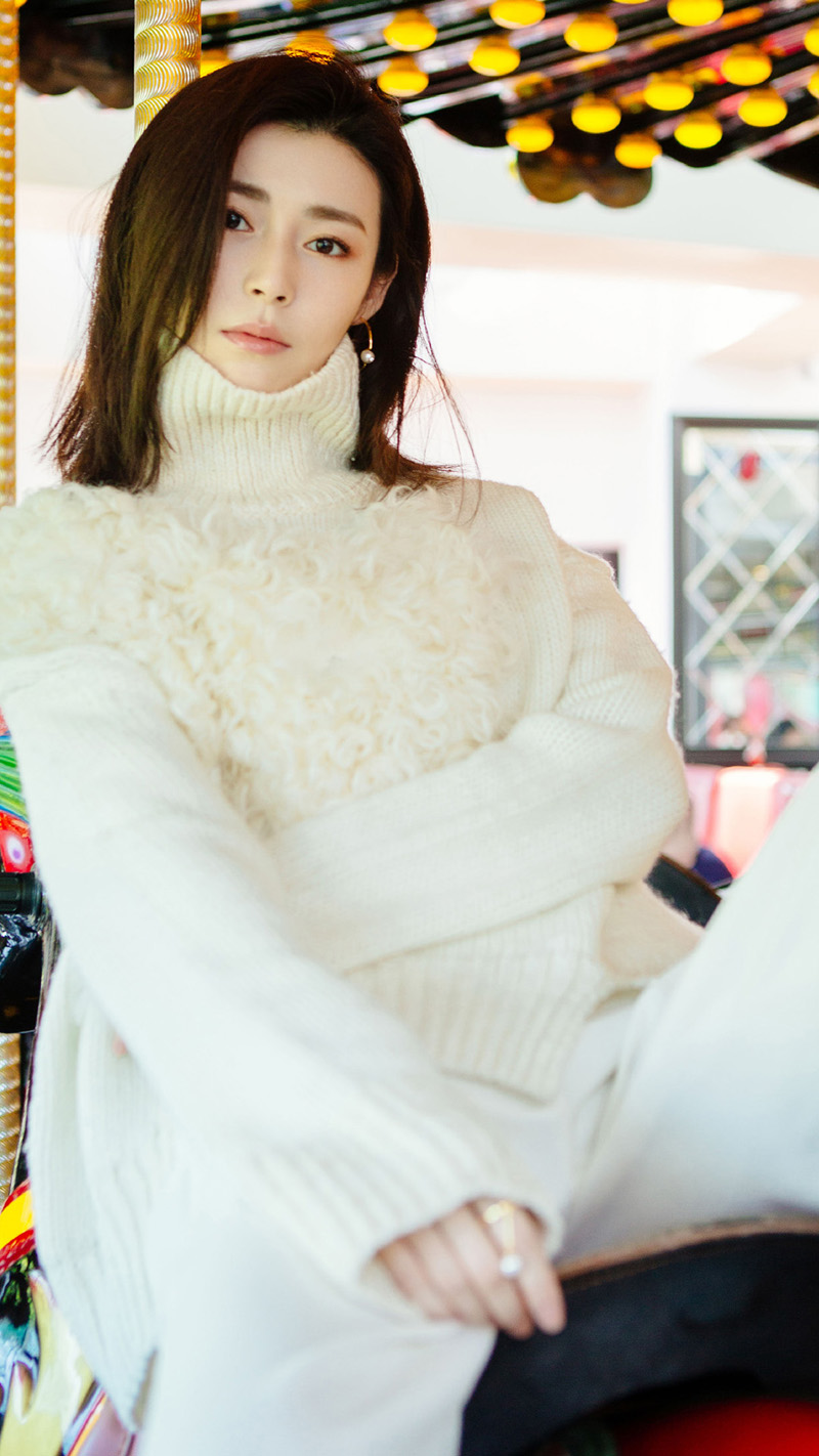 卢杉着同色系的衣服气质佳人写真(5)