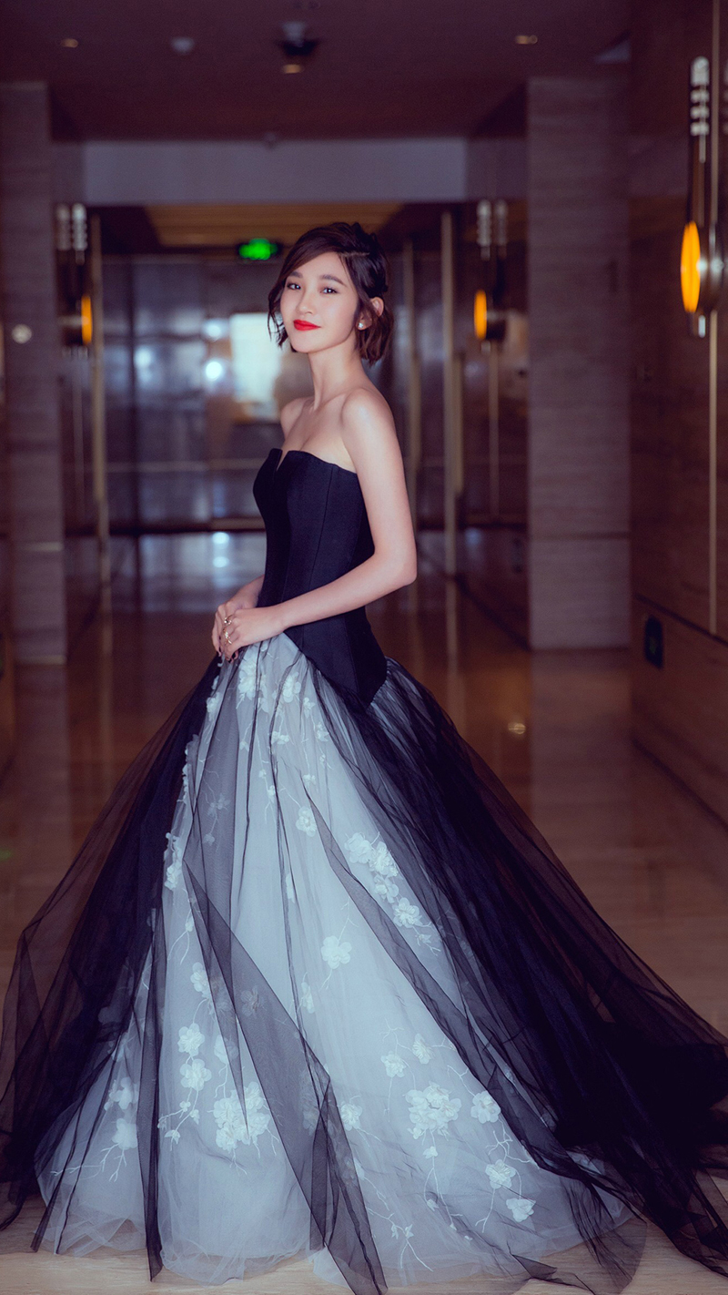 唐艺昕治愈系笑颜气质晚礼服绝美倾城(2)