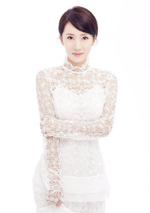 李念蕾丝演绎极致黑白写真曝光(2)