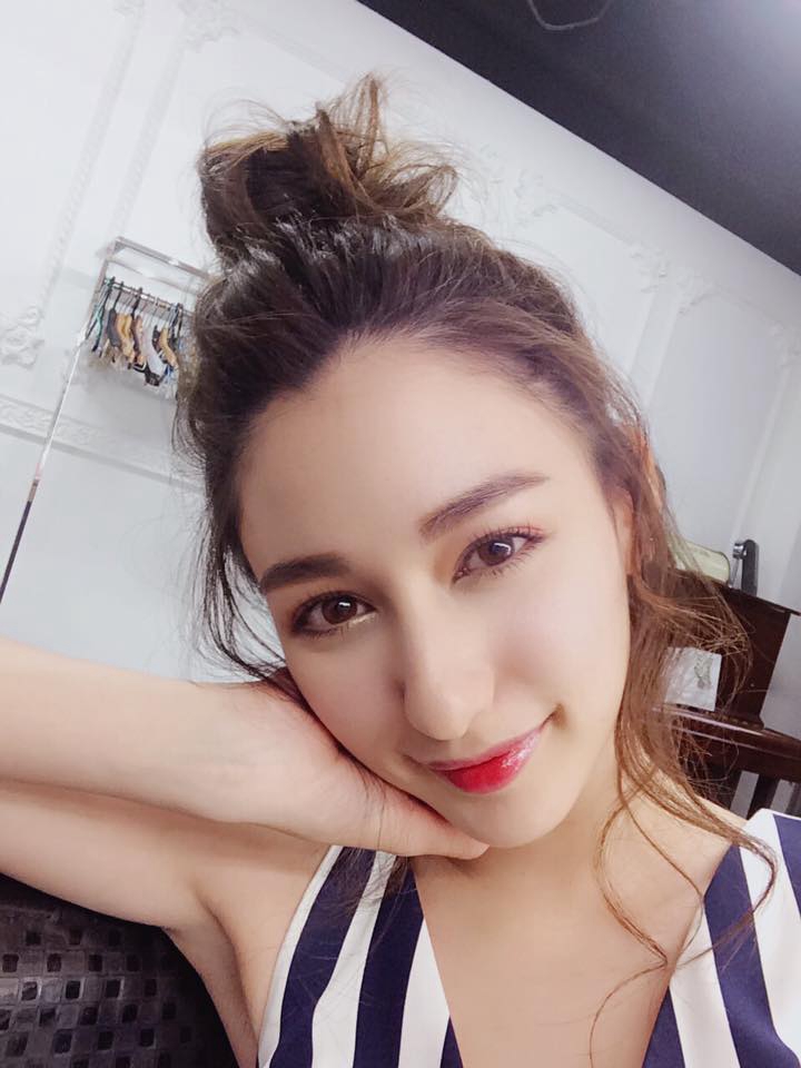 谢若梅精美妆容气质佳人迷人自拍(3)