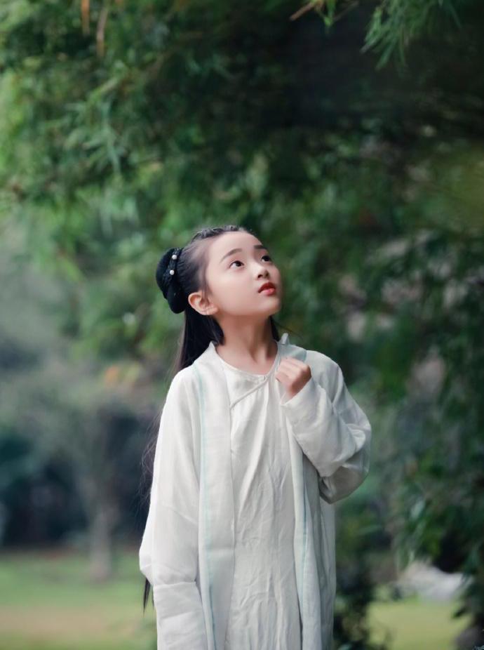 小白娘子陶奕希清纯素雅可人晒汉服写真(4)