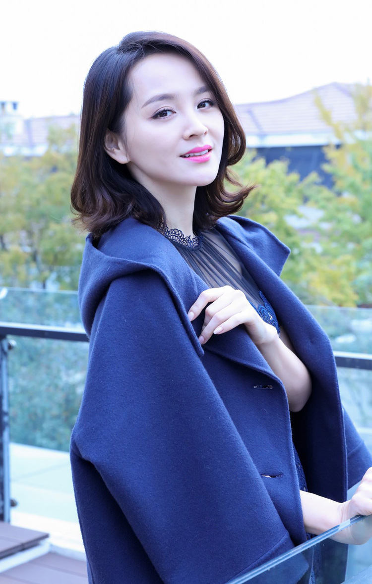 邓莎小露香肩写真美图曝光